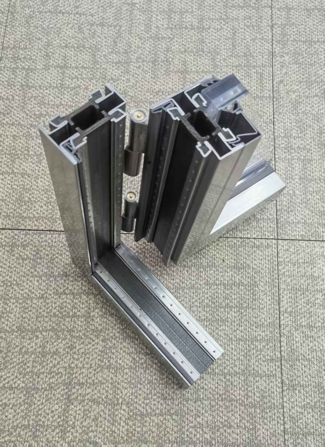 Hinged steel profile sample